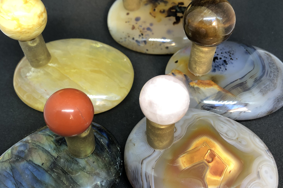 Pallet pebble of semi-precious stones, signature massage “CRYSTAL TOUCH”